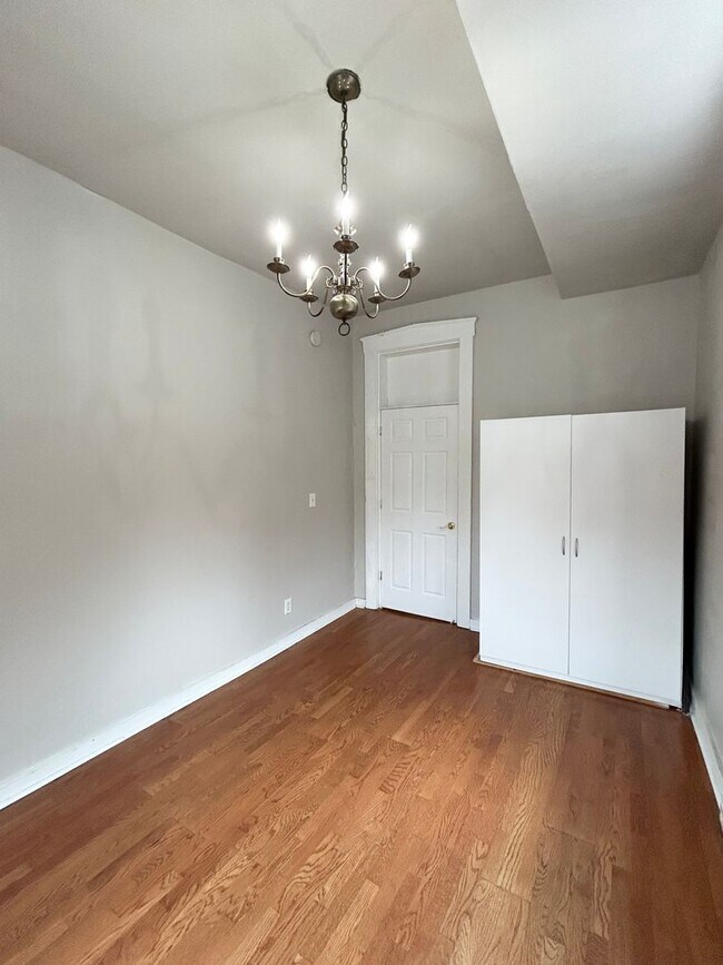 Building Photo - 2300 S 9th St