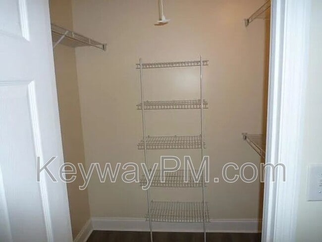 Building Photo - 302 Browning Dr