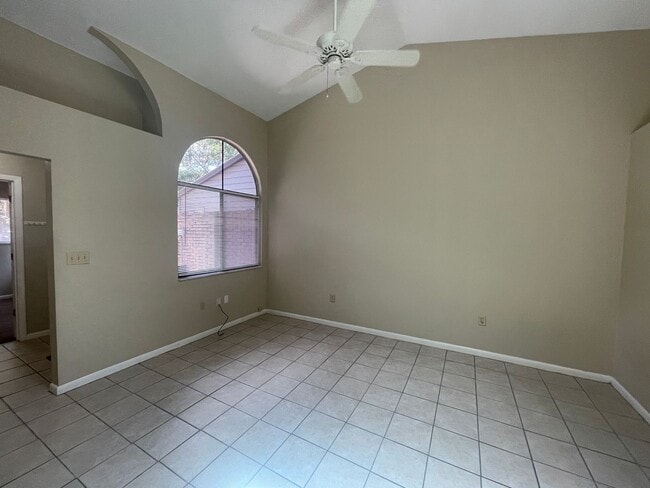 Building Photo - Discover the charm of Napier Oaks with this delightful 2-bedroom, 2-bathroom condo, perfectly sit...