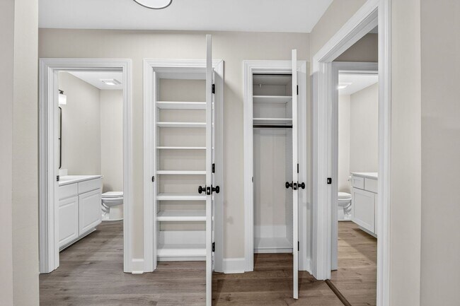 Building Photo - Modern Comfort in the Heart of Johns Island