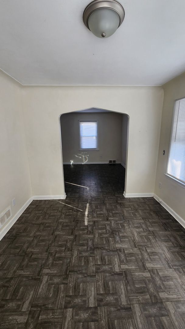 Building Photo - 3 bed 1 bath