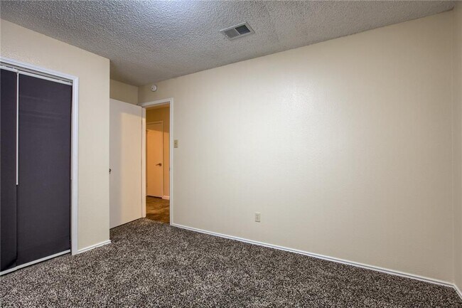Building Photo - 12320 Thompkins Dr