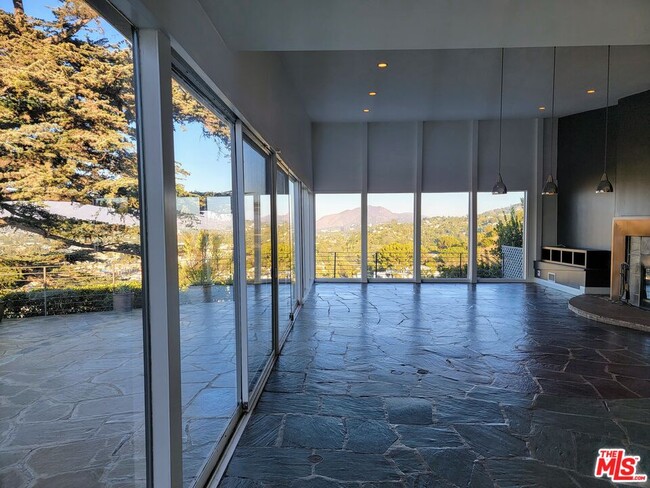 Building Photo - 4218 Vanetta Dr