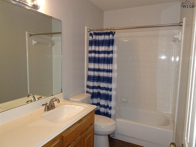 Building Photo - 405 Swenson St