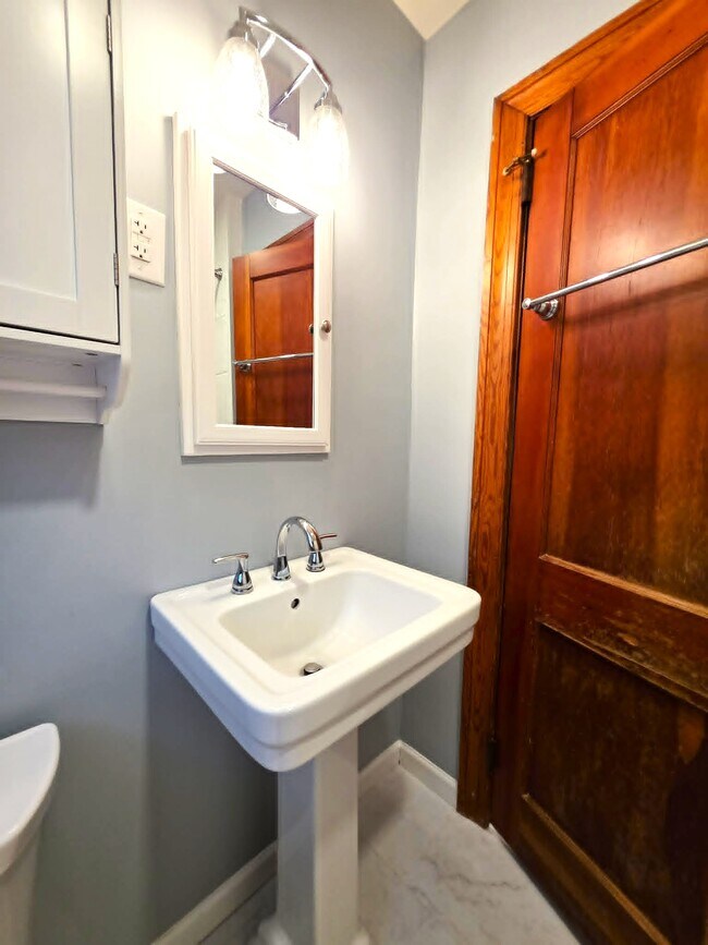 Building Photo - 1017 Tyler Ave