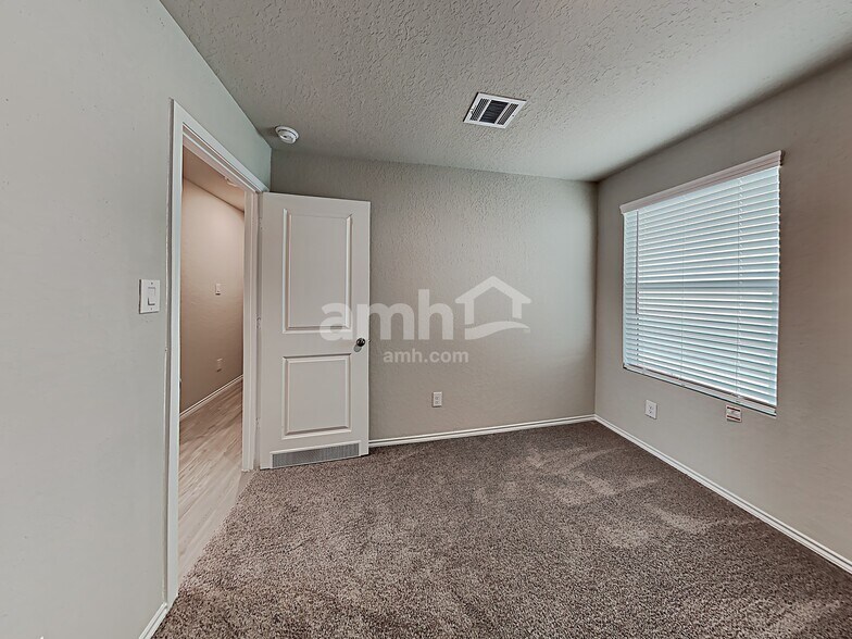 Building Photo - 10603 Varmus Dr