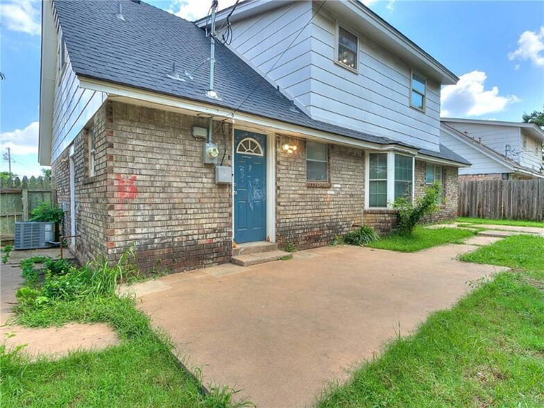 Building Photo - 1300 NW 106th St