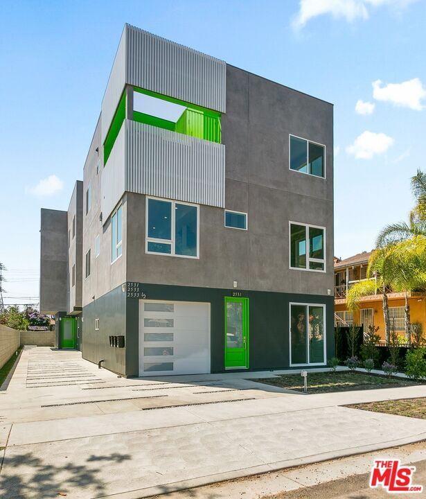 Building Photo - 2533 Thurman Ave.