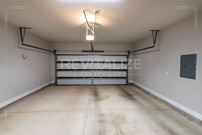 Building Photo - Stunning 3/2 in Foley Gated Community