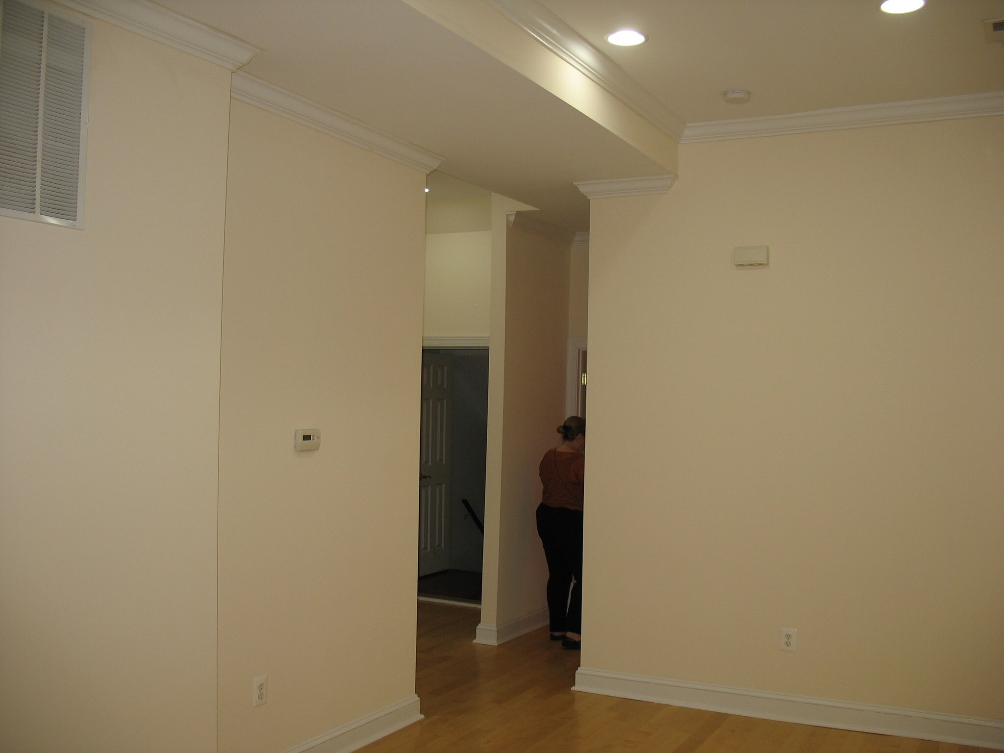 living room to entry door - 2120 Mt Royal Terrace