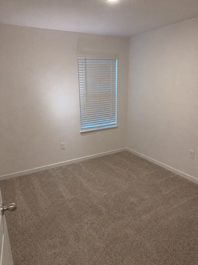 Building Photo - 3106 Stonewall Dr