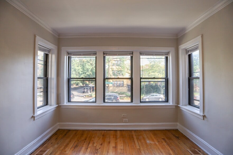 Building Photo - 2325 W Addison St