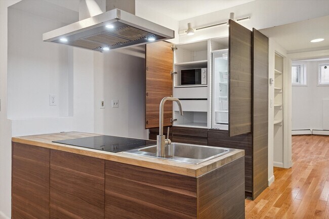 Building Photo - 432 Marlborough St