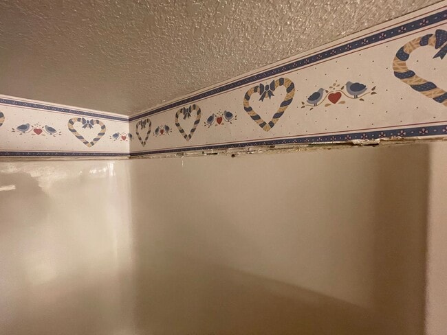 Building Photo - Spacious Condo in West Billings with a tennis court, basketball court & pool!