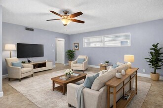 Building Photo - 18 Colonial Club Dr