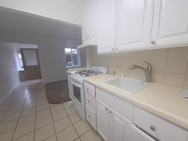 Building Photo - Small Cozy 1 Bedroom 1 Bath in Central Ojai