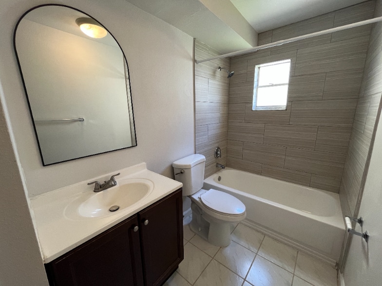 Building Photo - 310 S Orleans Ave