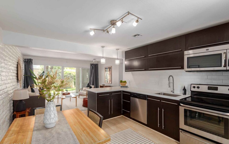 Building Photo - 4352 N 36th Plz