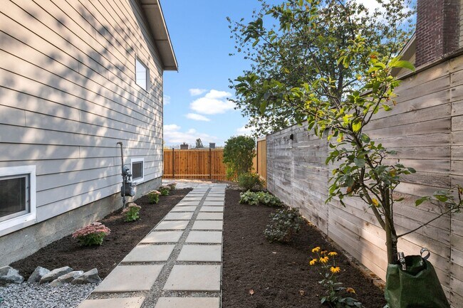 Building Photo - Big Brilliant Greenwood Home: 87th and Linden