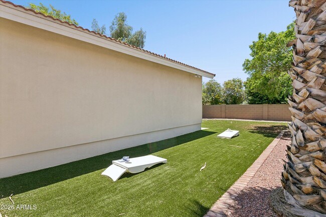 Building Photo - 8611 W Foothill Dr