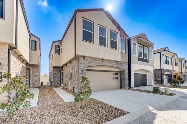 Primary Photo - 2919 El Fenice Ln