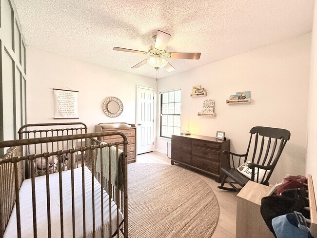 Building Photo - Stylish 4BR Home Minutes from Everything