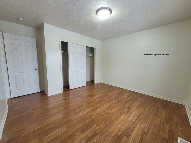 Building Photo - 2806 Janan Dr