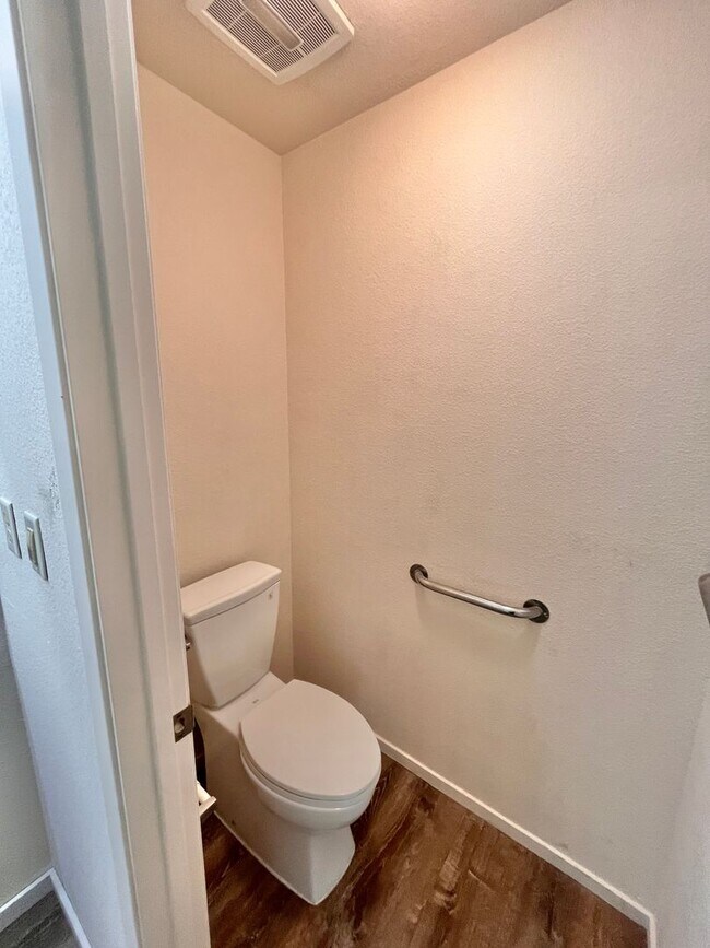 Building Photo - Charming 4 Bedroom, 2 Bath Home in a Quiet...