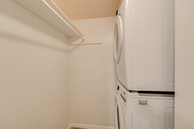 Building Photo - 610 W 51st St