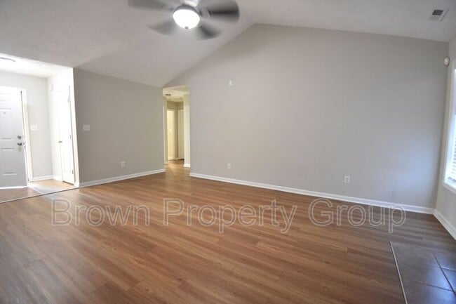 Building Photo - 5609 Thackeray Dr