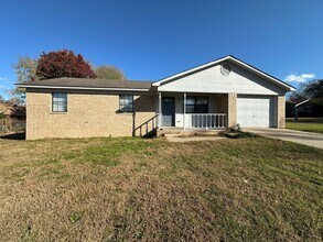 Building Photo - Come take a look at this 3-bedroom 1.5-bat...