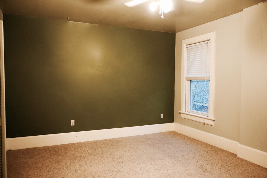 Master bedroom - 1631 Main St
