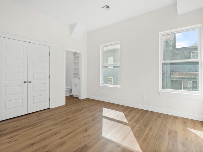 Building Photo - 14 William St