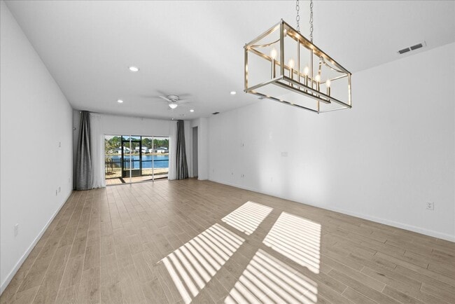 Building Photo - 100 Lake Sinclair St