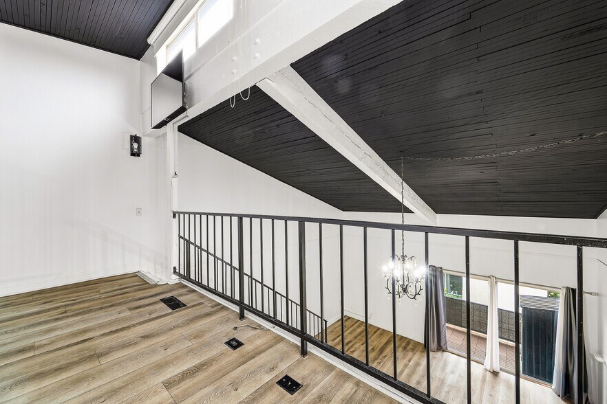 Building Photo - 5460 White Oak Ave