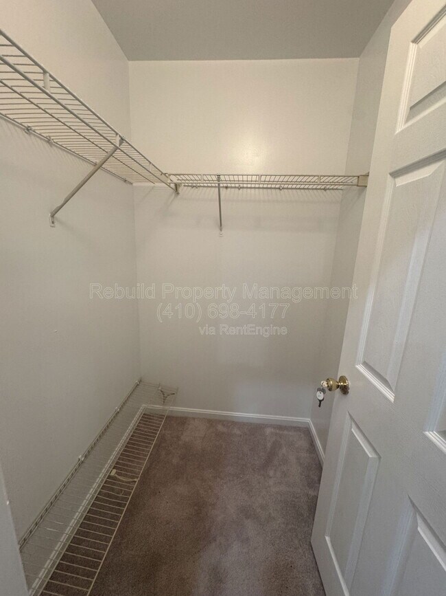 Building Photo - 54 Royalty Cir