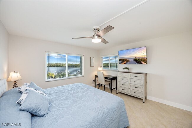 Building Photo - 309 Goodlette-Frank Rd