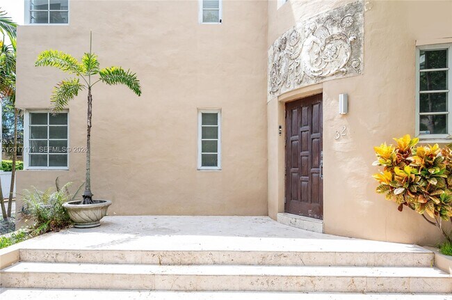 Building Photo - 32 Calabria Ave