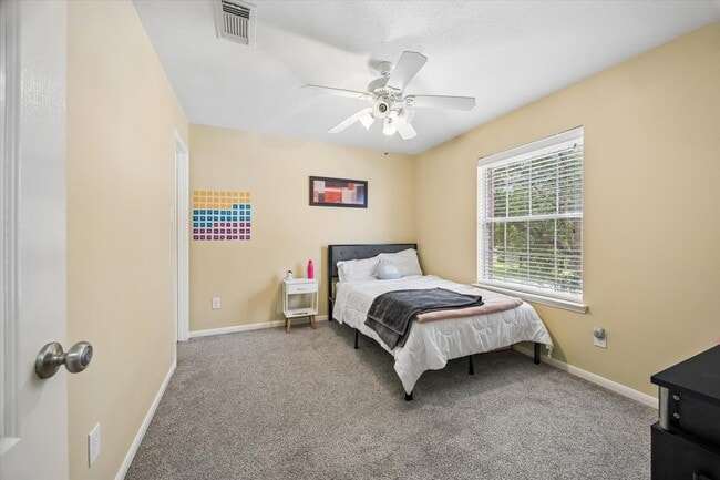 Building Photo - 1618 Autumn Springs Dr