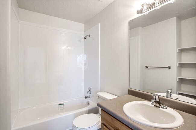 Building Photo - 832-834 Lennox St