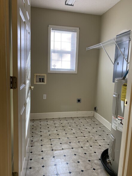 Building Photo - 1601 Red Fox Trail