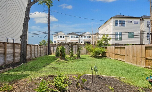 Building Photo - 7608 Janak Dr