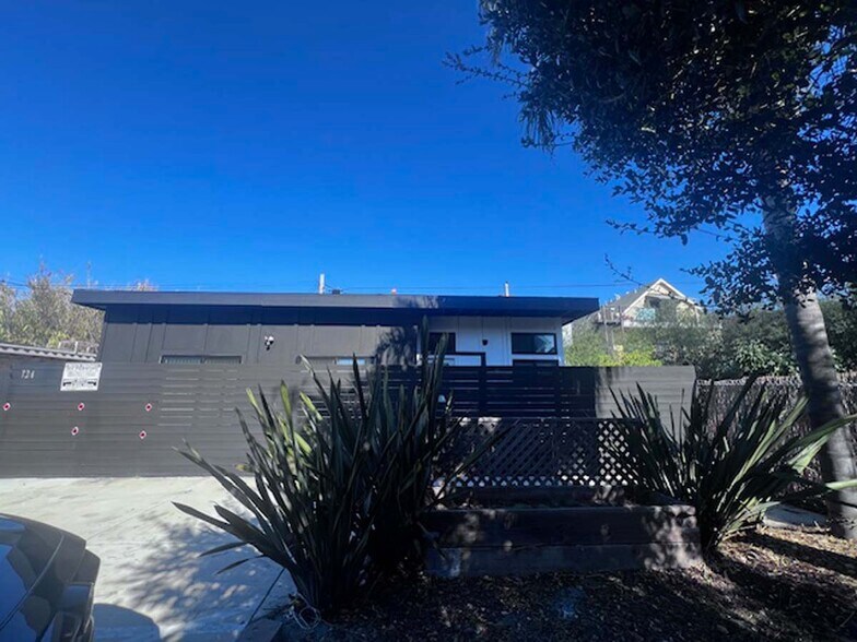 Building Photo - 720 37th St