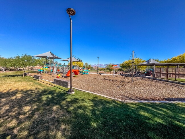 Building Photo - 4 Bedroom with new carpet and new interior paint in Saguaro Trails!