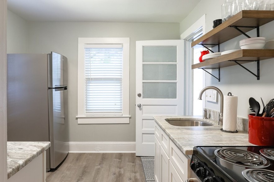 Building Photo - 1310 Hyman Ave