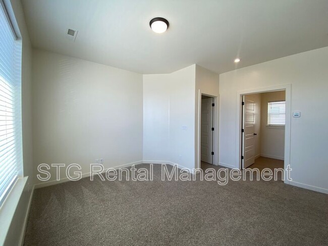 Building Photo - 767 W Scarlet Hill Dr