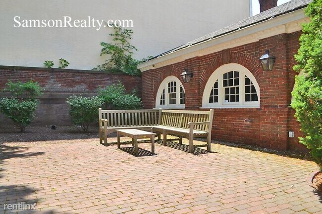 Building Photo - 2 br, 2.5 bath Townhome - 33 Power St