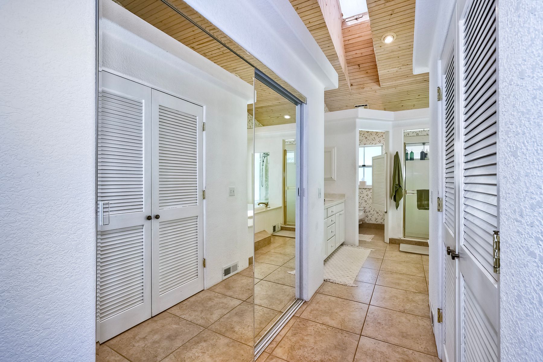 2 closets, one is a walk in - 22242 Little Klondike Rd