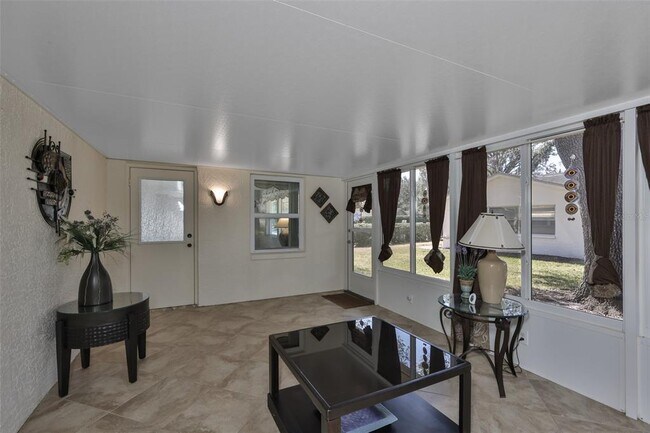 Building Photo - 2035 Hampstead Cir
