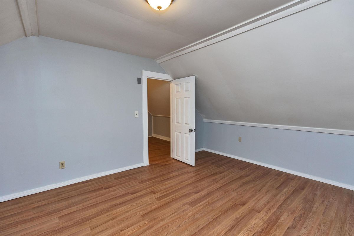 Building Photo - 27 School, D